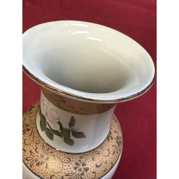 Rare Mid-Century Japan Porcelain Floral Vase Hand painted Birds & Magnolia, 10”H - Picture 6 of 9